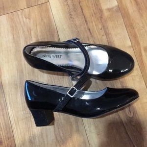 Nine West black and silver girls heals